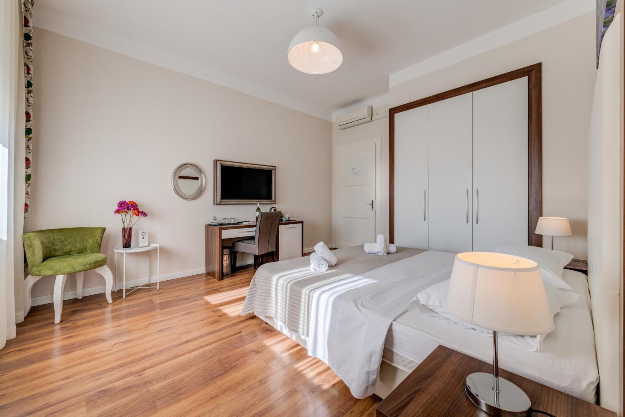 Bastion Luxury Gasthuis 4*